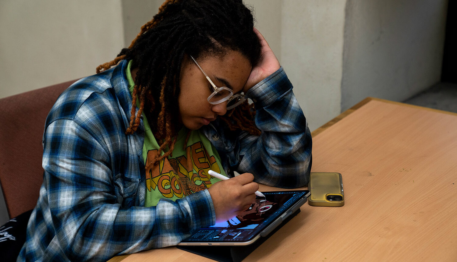 GHC student works on her tablet.