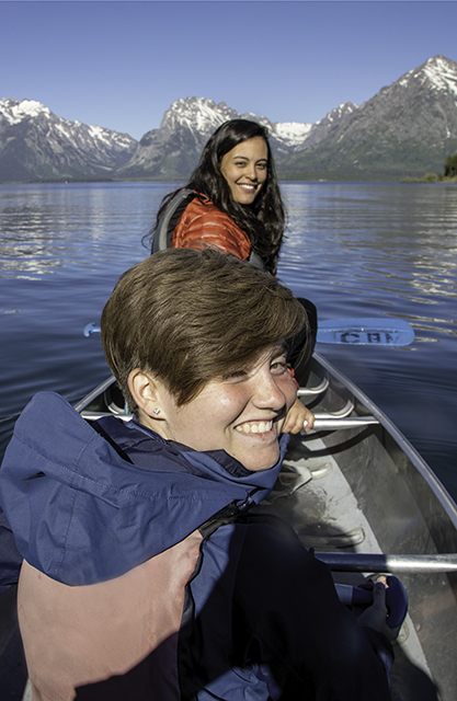 J_BL6137A Students in canoe